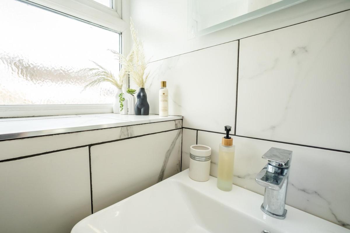 The Cosey Tucked-Away Cottage 2 Or 3 Bedroom Options هدرزفيلد الغرفة الصورة